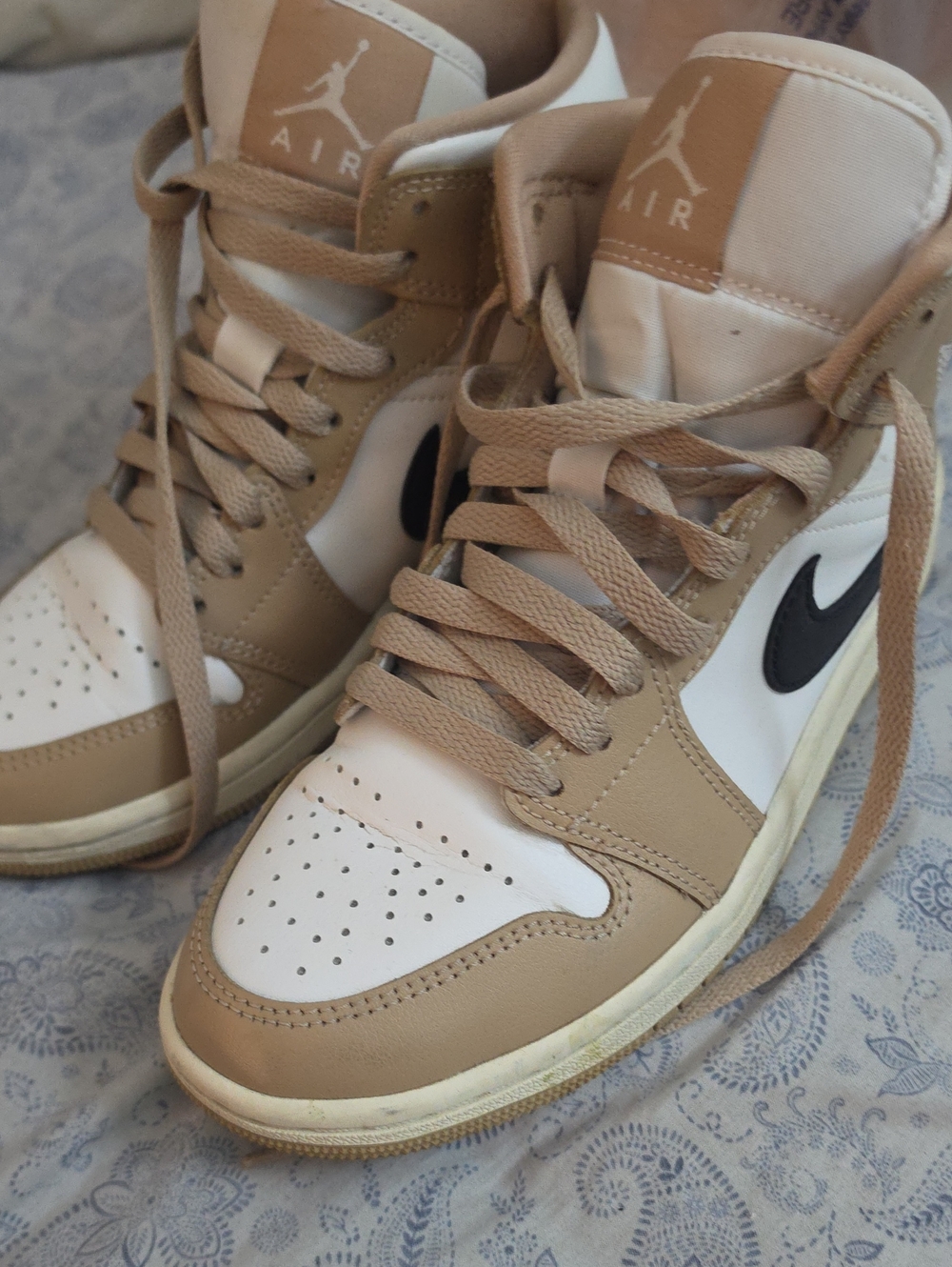 Nike Air Jordan High-Top Sneakers in Beige, White and Black